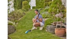 Gardena Accu-grasschaar + Telescoopsteel -Gardena Winkel 970623501 8 GARDENA20ACCU GRASSCHAAR2020TELESCOOPSTEEL